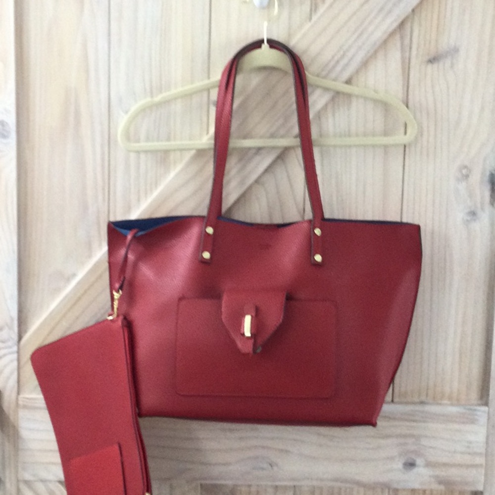 Red tote bag with extra detachable clutch purse ..excellent condition